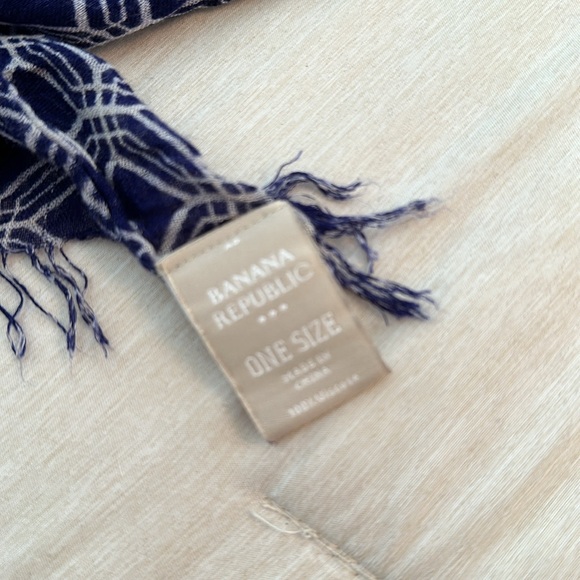 Set of 4 summer lightweight scarves - Banana Republic/Loft, two NWT - Picture 10 of 12